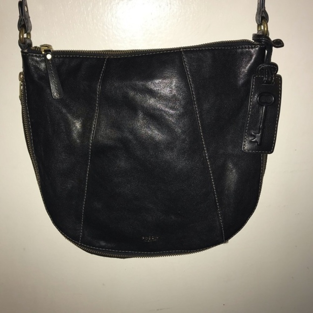 FOSSIL BUCKET STYLE BLACK LEATHER CROSSBODY BAG